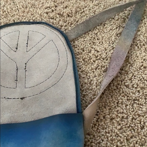 Rustic peace sign bag with fringe - Picture 3 of 3